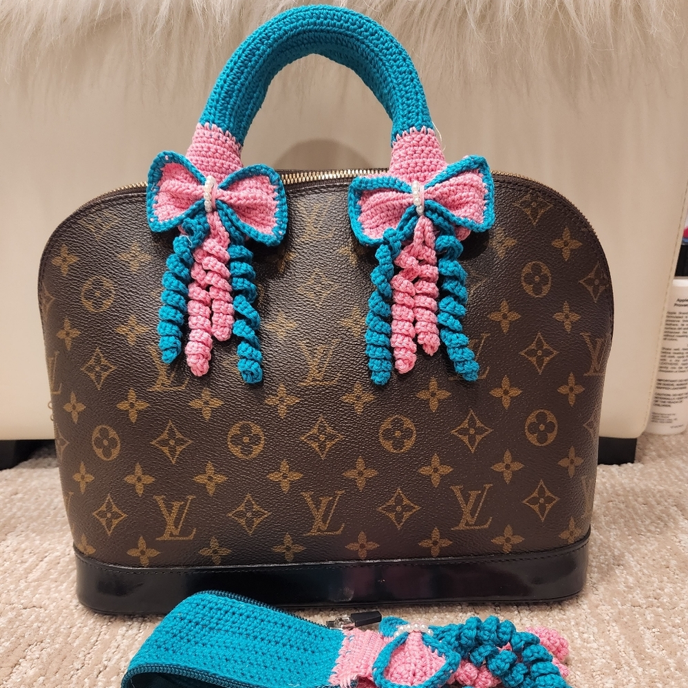 Handmade Crochet handbag handle cover!